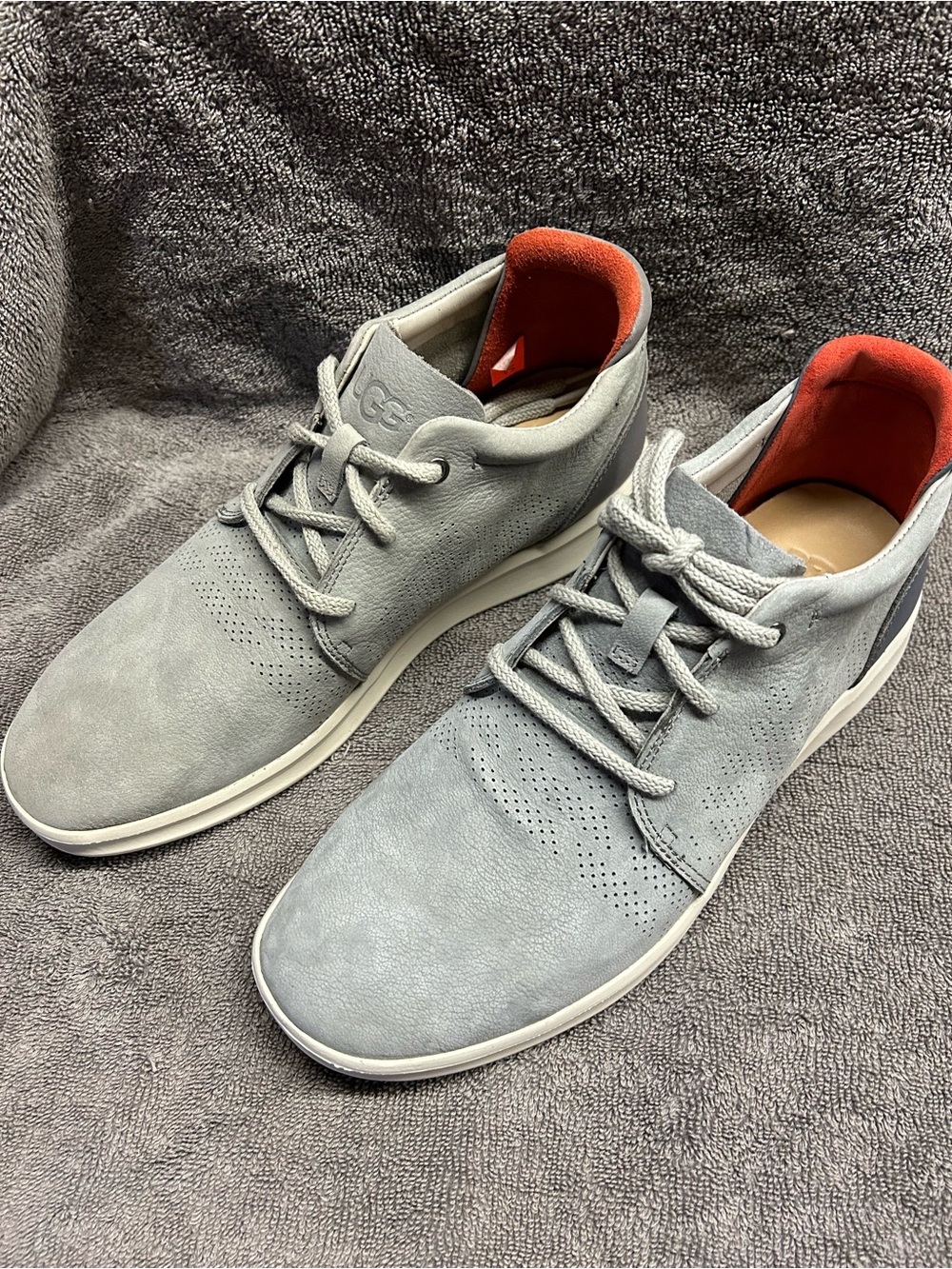 *New w/ defect* UGG Larken Strip Perf Boot Light Gray Suede Men’s Size 9